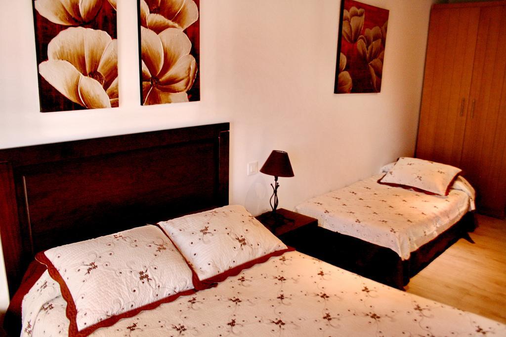 Apartamentos Turisticos Mirayuste Гвадалупе Экстерьер фото